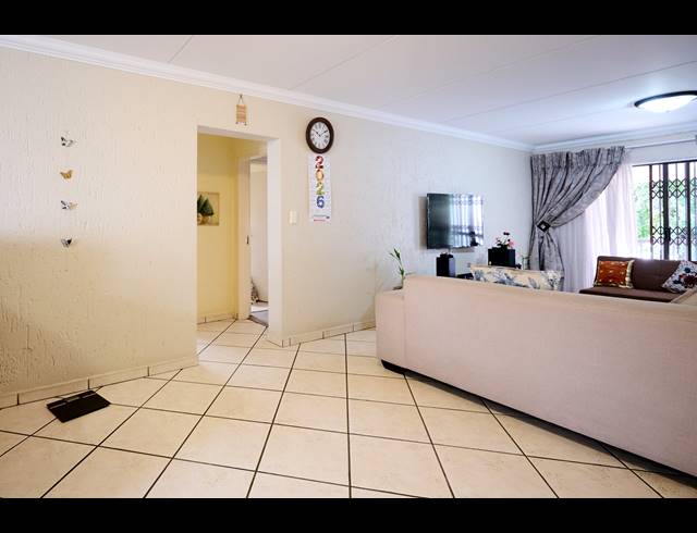 2 BEDROOM APARTMENT FOR SALE IN SUNNINGHILL